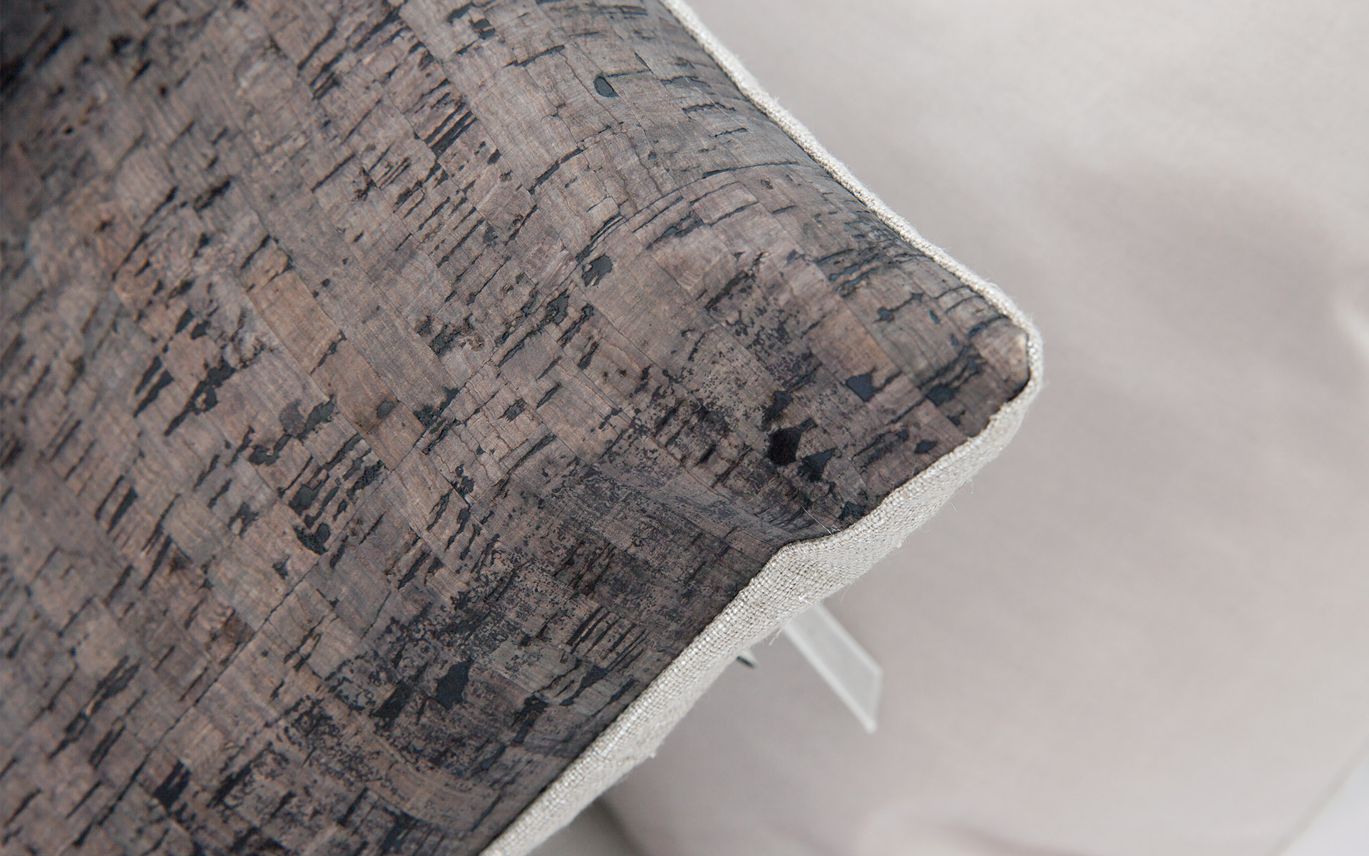 MrsMe cushion Cork Ebony detail 1920x1200